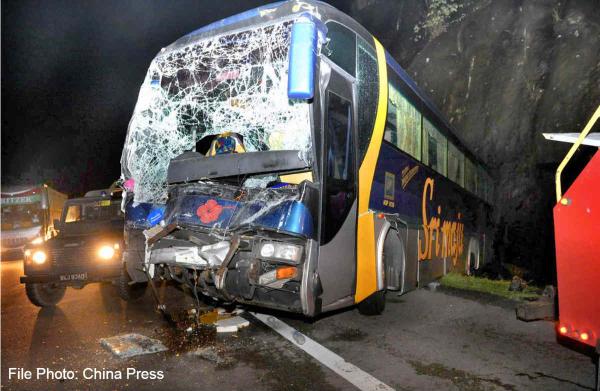 Express Bus from KL - Singapore involved in crash, three died