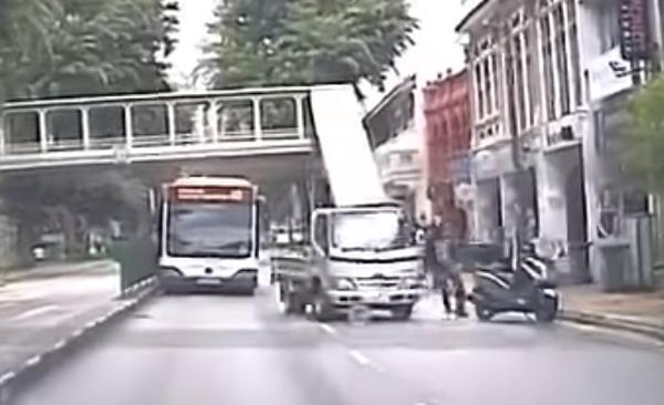 Another case of road rage, as lorry almost runs over biker who broke his side mirror