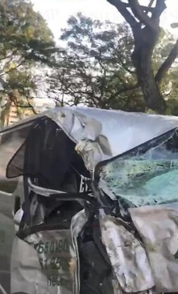 Van driver in ICU, suffers head injuries after colliding with tree