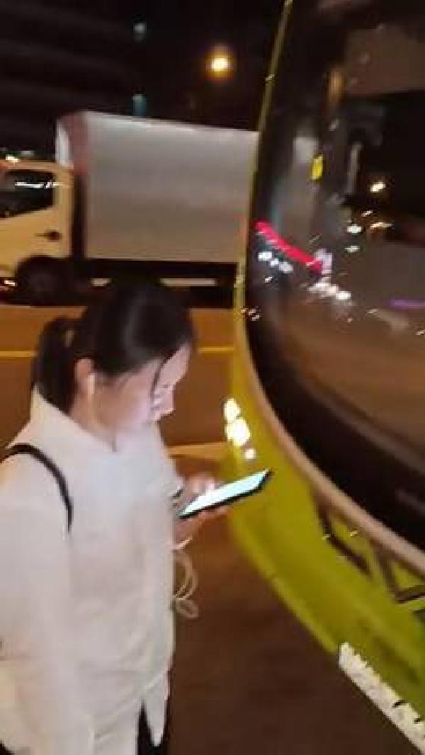 PRC woman blocks bus from moving off, after missing her stop